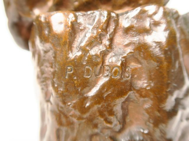 P. DUBOIS "Guerrier romain" Sculpture en bronze à patine brune. Signée