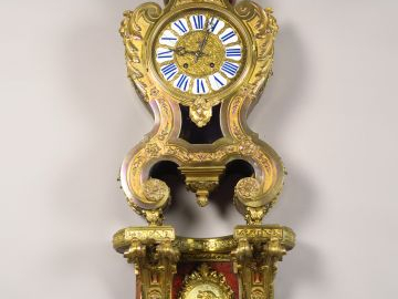 Cartel de style Louis XIV en écaille de tortue rouge et bronze doré à 