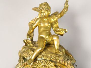 Cartel de style Louis XIV en écaille de tortue rouge et bronze doré à 