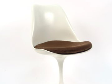 Eero Saarinen pour Knoll. Suite de sept chaises "Tulipe". Pied central