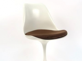 Vente aux enchères Eero Saarinen pour Knoll. Suite de sept chaises "Tulipe". Pied central