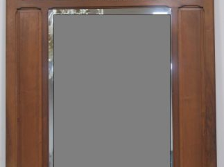 Vente aux enchères Trumeau Art Nouveau en noyer, à décor de feuillage stylisé aux angles,