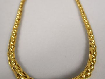 Collier en or, maille palmier. Poids : 31,35 g (petits enfoncements)