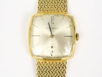 MOVADO. Montre, cadran en or 18 carats, bracelet en or 14 carats. Poid