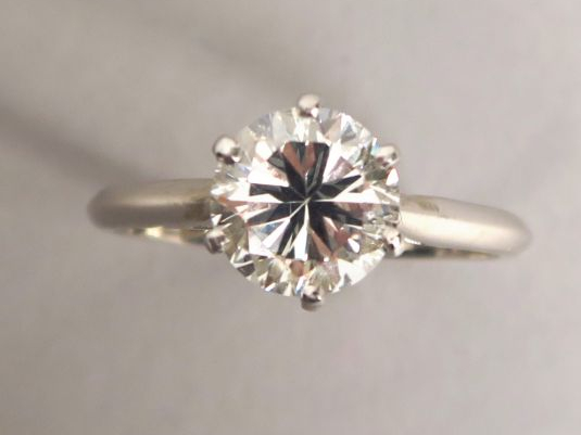 Solitaire, taille brillant de 1,80 carats environ. J, SI 1. Poids tel 
