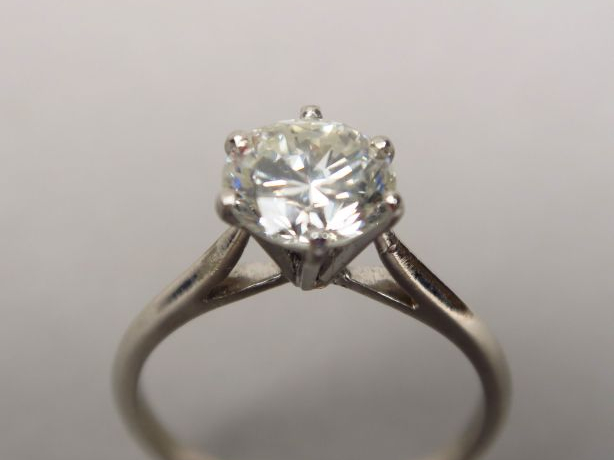 Solitaire, taille brillant de 1,80 carats environ. J, SI 1. Poids tel 