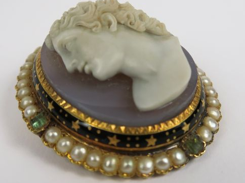 Broche camée Napoléon III sur pierre dure représentant le profil d’un 
