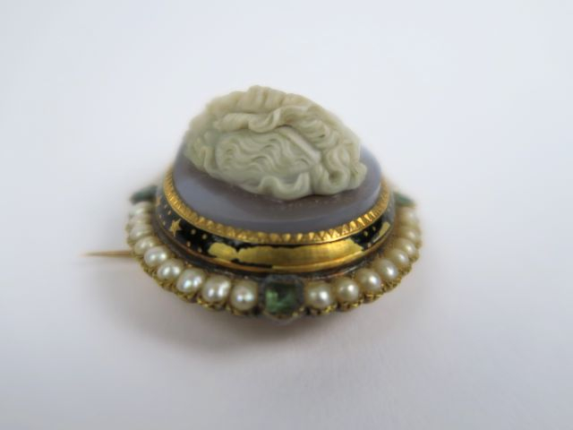 Broche camée Napoléon III sur pierre dure représentant le profil d’un 