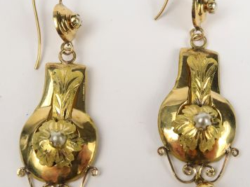 Paire de pendants d'oreilles Napoléon III en or 14 carats et perles. P