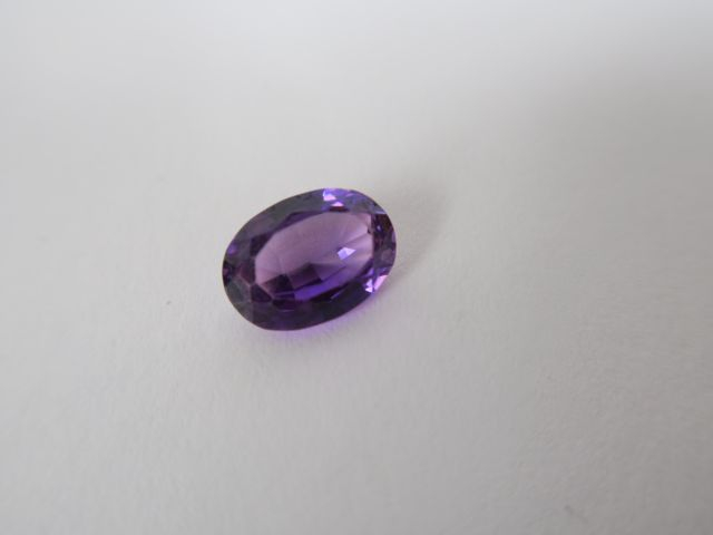 Améthyste sur papier.