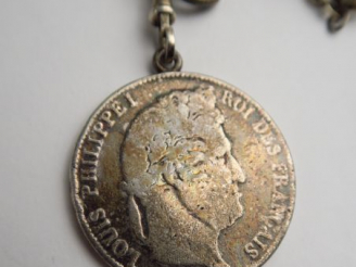 Vente aux enchères Pièce de 5 francs en argent, montée en pendentif, avec sa chaine. Poid