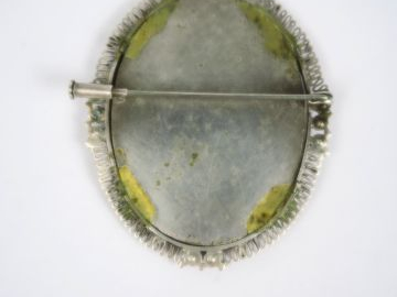 Broche en argent ornée d'une miniature figurant un portrait de femme d
