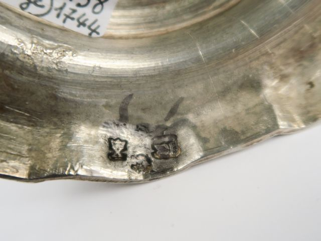 Deux bougeoirs en argent XVIIIe. Paris.  Poids : 1240 g