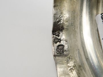 Deux bougeoirs en argent XVIIIe. Paris.  Poids : 1240 g