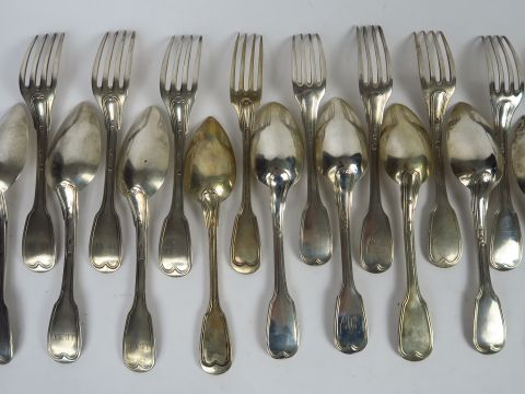 9 grands couverts dépareillés en argent, poinçon Vieillard et au Coq. 