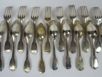 Vente aux enchères 9 grands couverts dépareillés en argent, poinçon Vieillard et au Coq. 