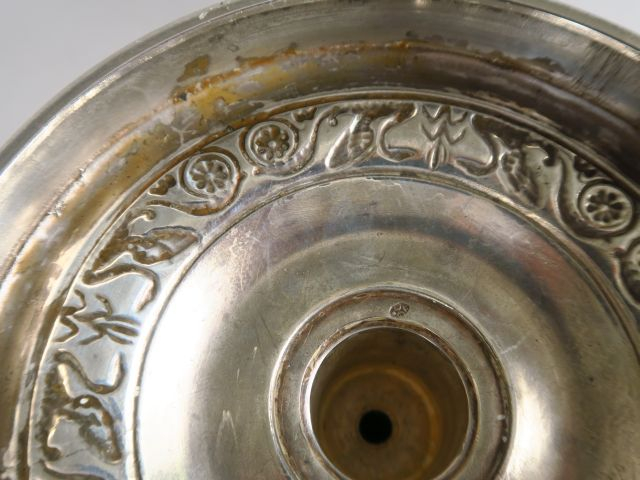 Paire de bougeoirs XIXe en argent, poinçon Vieillard, à décor de buste