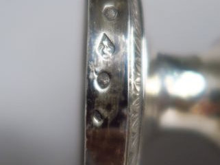 Verseuse en argent Empire, à décor de frises de feuilles d'eau, bec en