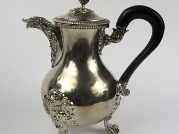 Verseuse Napoléon III de style Rocaille en argent, poinçon Minerve. Po