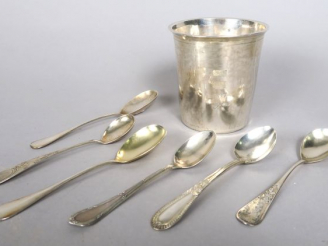 Vente aux enchères Timbale en argent, poinçon Minerve, on y joint 6 différentes petites c