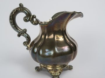 Pot à lait Napoléon III de style Louis XV en argent, poinçon Minerve. 
