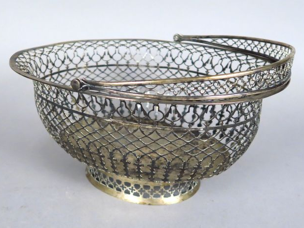 Panier en argent étranger ajouré. Poids : 932 g