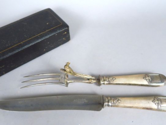 Vente aux enchères Service à découper de style Louis XVI, manches argent fourré. Maison C