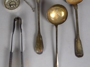 Pince à gateaux, taste vin, trois louches, l'ensemble en métal argenté