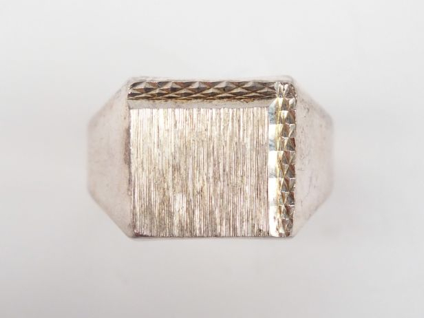 Chevalière en argent. TDD 62 Poids: 8,1gr