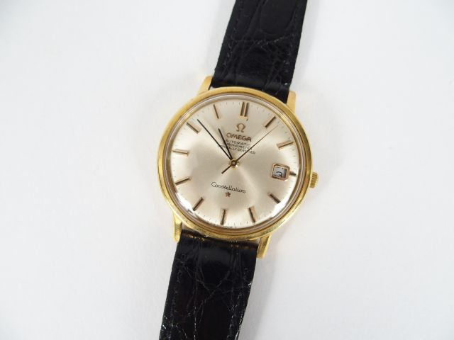 OMEGA. Montre d'homme modèle Constellation, boitier rond en or, cadran