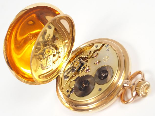 I.W.C. Montre savonnette en or jaune 14K, cadran émail, chiffres arabe