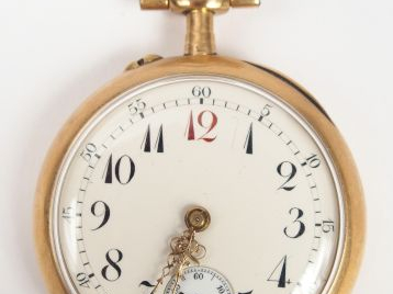 Montre de gousset en or jaune, cadran émail crème, chiffres arabes, tr