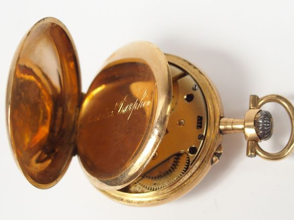 Montre de gousset en or jaune, cadran émail crème, chiffres arabes, tr