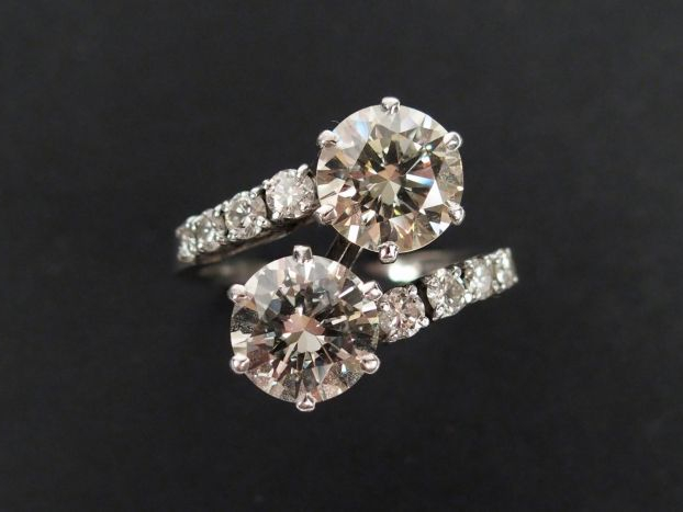 Bague Toi   Moi en or blanc, ornée de 2 diamants taille moderne de 2,0