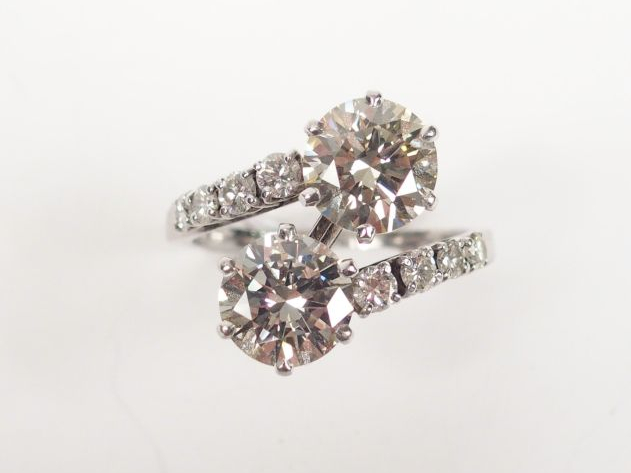 Bague Toi   Moi en or blanc, ornée de 2 diamants taille moderne de 2,0