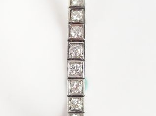 Bracelet en or blanc, serti de 35 diamants taille moderne de 0,12ct en