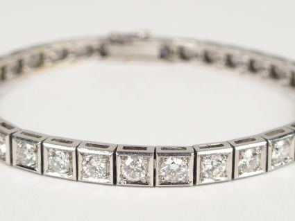 Bracelet en or blanc, serti de 35 diamants taille moderne de 0,12ct en