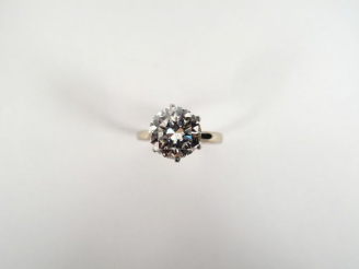 Vente aux enchères Diamant taille moderne de 3,73 cts G-SI2, faible fluorescence, monté e