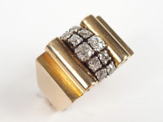 Bague 1940-1950 dite "pont" en or jaune, motif central en 2 lignes de 