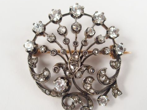 Broche Napoléon III en or jaune, transformable en pendentif, motif de 