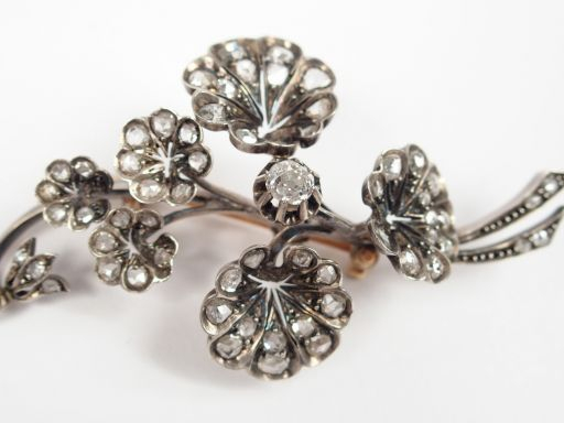 Bijoux à transformation en or blanc composé de 2 broches en forme de b