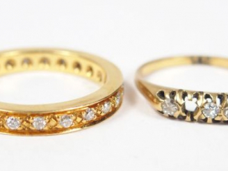 Vente aux enchères Alliance américaine en or jaune et diamants. On y joint une bague or j