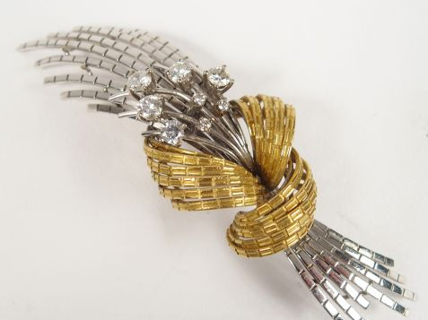 Broche en or jaune et platine, en forme de gerbe, rehaussée de diamant