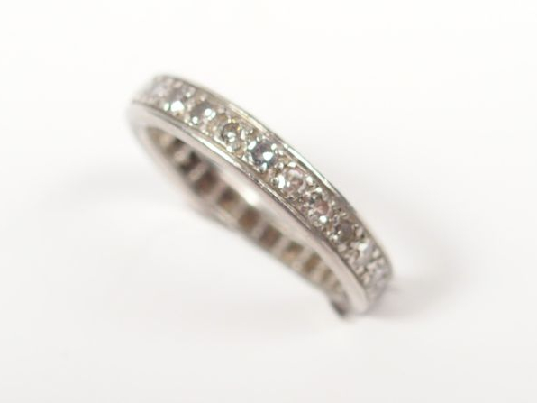 Alliance américaine monture platine et diamants taille moderne de 0,02