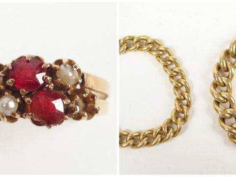Bague en or jaune et pierres roses ou perles (manques). On y joint 2 b