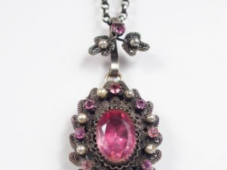 Vente aux enchères Pendentif porte photo Napoléon III monture argent, reghaussé de quartz