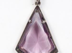 Pendentif monture argent et strass, orné d'une pierre à l'imitation de