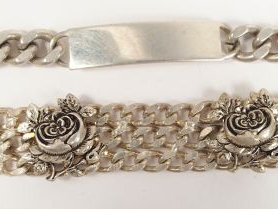 Vente aux enchères Bracelet de style Extrême Orient en argent plaqué, décor de 3 pivoines