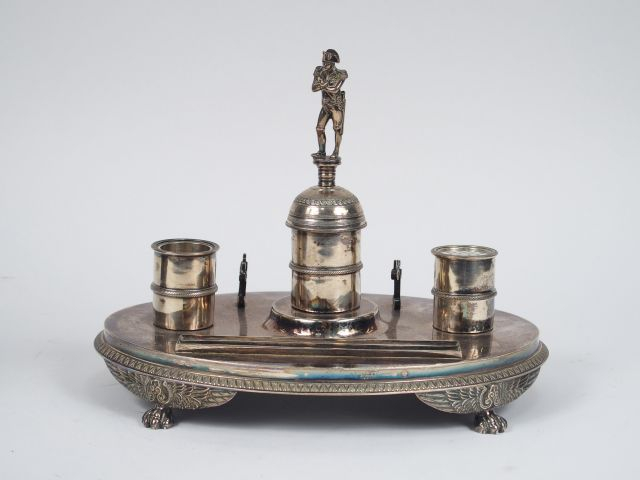 Encrier de style Empire en argent, poinçon Vieillard, à décor de frise