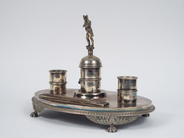 Encrier de style Empire en argent, poinçon Vieillard, à décor de frise